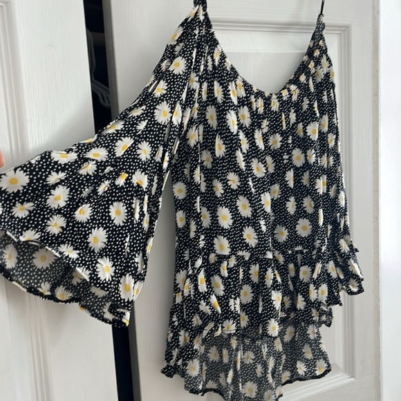 Topshop Daisy Off the Shoulder Top - Picture 2 of 3